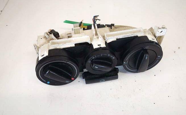 Volkswagen Golf IV 1997-2003 hatchback 1.4 16v petrol MT 55 kW 1999  Panel kúrenia/klimatizácie 1j0819045f