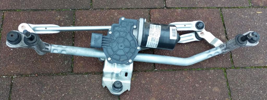 Skoda Karoq 2017- hatchback 2.0 TDI diesel AT 110 kW 2018  Mechanizmus stieračov predný 576955023B 576955113A