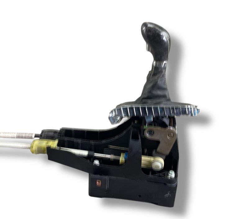 Opel Astra III 2004-2014 hatchback 1.6 16v petrol Z16XER MT 85 kW 2007  Rýchlostná páka (kulisa) 55575258