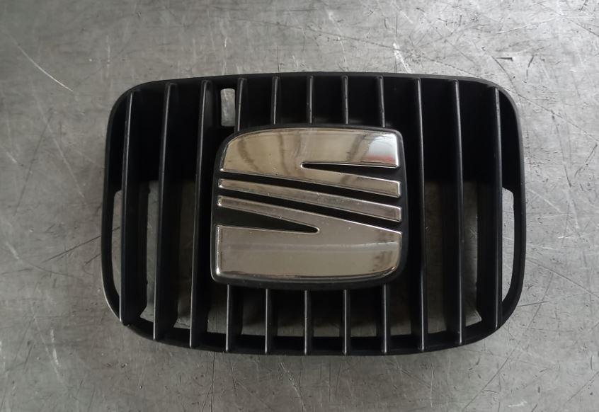 Seat Leon I 1999-2005 hatchback 1.6 TDI diesel MT 85 kW 2016  Mriežka predná (maska chladiča) 1M0853651F