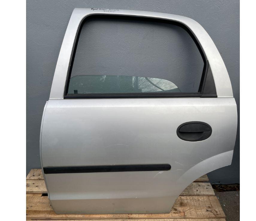 Opel Corsa C 2000-2006 hatchback 1.2 16v petrol MT 55 kW 2002  Dvere zadné ľavé