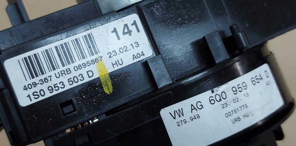 Volkswagen UP 2013 Prepínacie páčky pod volantom 1S0953503D 6Q0959654D