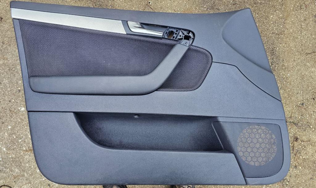 Audi A3 8P 2003-2012 hatchback   Tapacír dverí predný ľavý