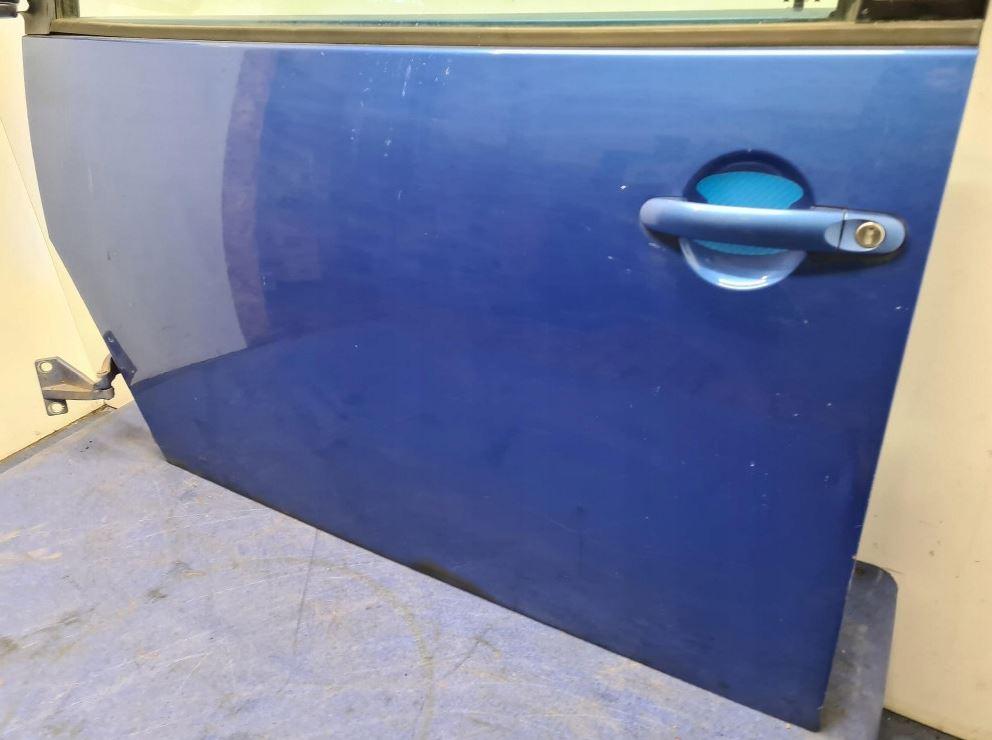 Volkswagen New Beetle 1998-2010 hatchback 2.0 8v petrol MT 85 kW 2000  Dvere predné ľavé