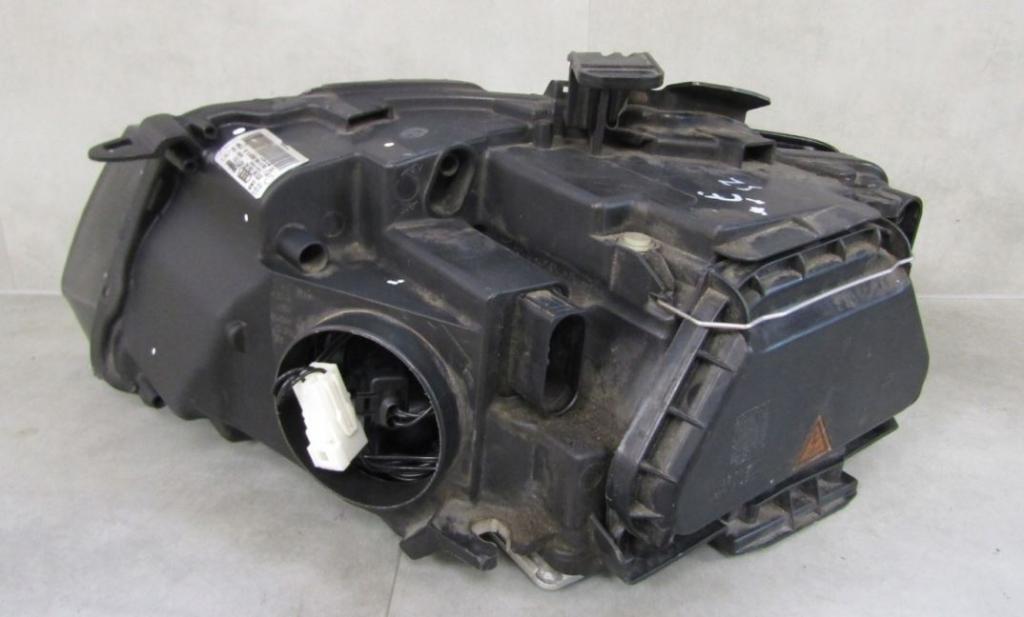 Audi A5 8T 2007-2016 sedan 1.8 TFSI petrol MT 118 kW 2010  Svetlo predné pravé 8T0941004AK