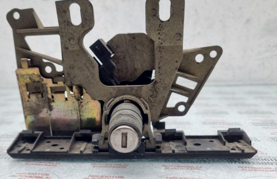 Volkswagen Passat B5 1995-2005 sedan 1.6 petrol MT 74 kW 1997  Zámok zadnej kapoty 3B0827297T