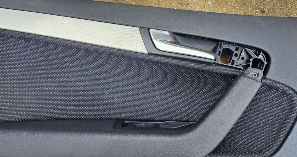 Audi A3 8P 2003-2012 hatchback   Tapacír dverí predný ľavý