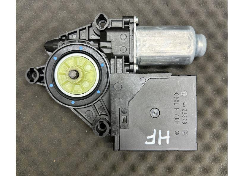 Volkswagen Touran I 2003-2015 hatchback 1.9 TDI diesel AT 77 kW 2006  Motorček okien predný pravý 1T0959702R