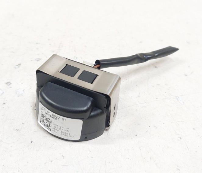 Mitsubishi Outlander II 2006-2013 suv 2.0 DID diesel 103 kW 2011  Snímač dažďa 8634A001 10490127