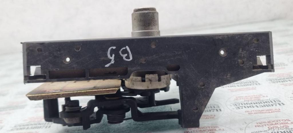 Volkswagen Passat B5 1995-2005 sedan 1.6 petrol MT 74 kW 1997  Zámok zadnej kapoty 3B0827297T