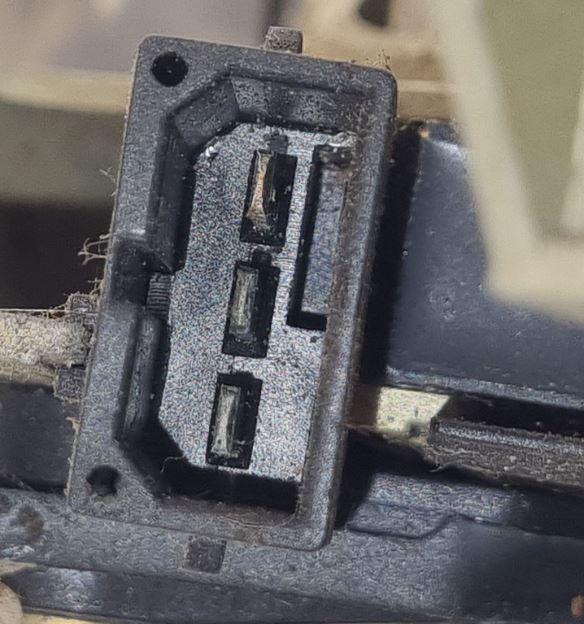 Volkswagen Passat B5 1995-2005 sedan 1.6 petrol MT 74 kW 1997  Zámok zadnej kapoty 3B0827297T