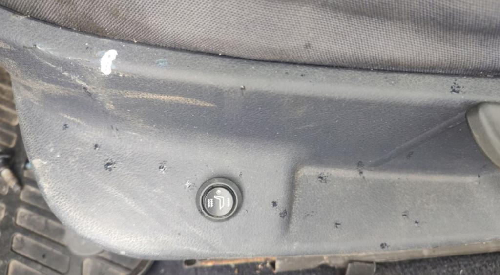 Audi A3 8P 2003-2012 hatchback 1.8 TFSI petrol MT 118 kW 2009  Sedadlo predné ľavé