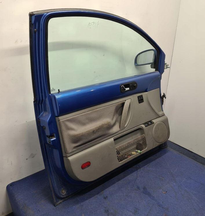Volkswagen New Beetle 1998-2010 hatchback 2.0 8v petrol MT 85 kW 2000  Dvere predné ľavé