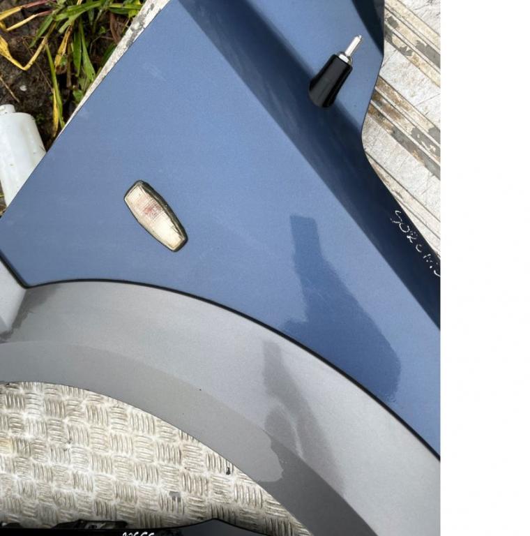 Kia Sorento I 2003-2009 hatchback 2.5 CRDI diesel AT 103 kW 2002  Blatník predný pravý