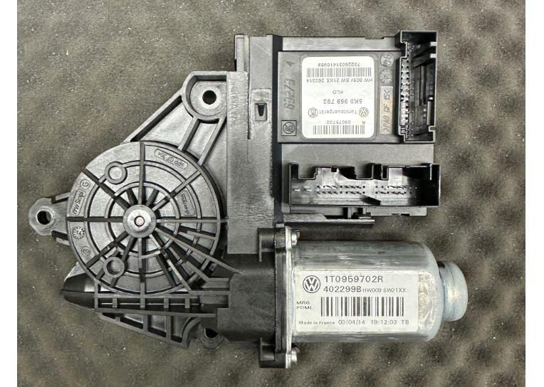 Volkswagen Touran I 2003-2015 hatchback 1.9 TDI diesel AT 77 kW 2006  Motorček okien predný pravý 1T0959702R