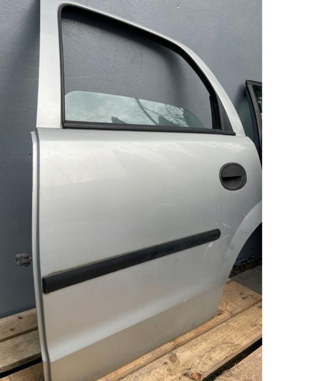 Opel Corsa C 2000-2006 hatchback 1.2 16v petrol MT 55 kW 2002  Dvere zadné ľavé