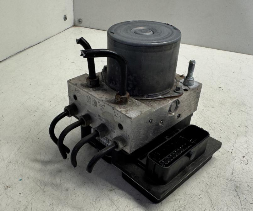 Opel Corsa D 2006-2014 hatchback 1.4 16v petrol MT 66 kW 2008  Pumpa ABS 13350598  0265251864