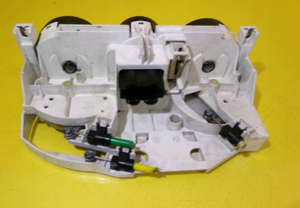 Volkswagen Golf IV 1997-2003 hatchback 1.9 TDI diesel MT 81 kW 1999  Panel kúrenia/klimatizácie 1J0819045F