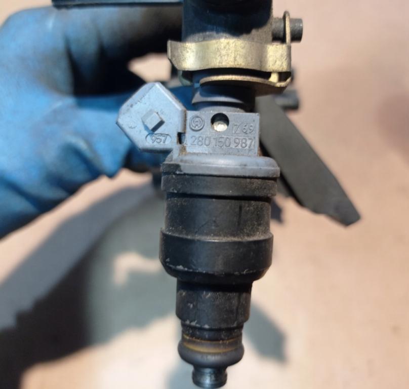 Peugeot 306 hatchback 1.6 8v petrol MT 65 kW  Vstrekovacia lišta 9607080380 0280150987