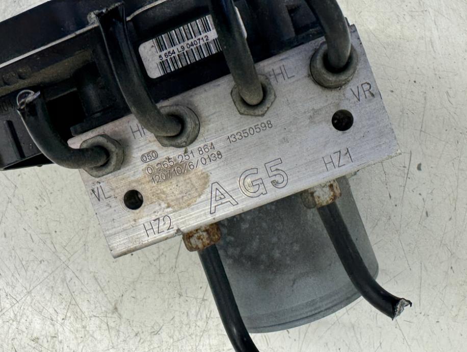 Opel Corsa D 2006-2014 hatchback 1.4 16v petrol MT 66 kW 2008  Pumpa ABS 13350598  0265251864