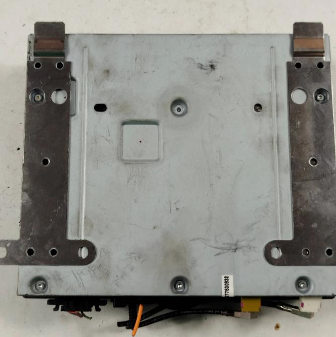 Audi A8 D3 2002-2009 sedan 4.2 V8 petrol AT 246 kW 2006  Rádio 4E0035541S