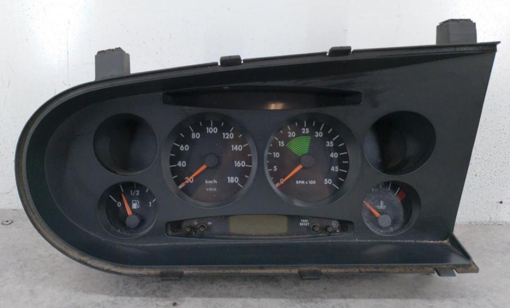 Iveco Daily III 1999-2006 2.8 HPI diesel MT 107 kW 2004  Prístrojová doska 504055190