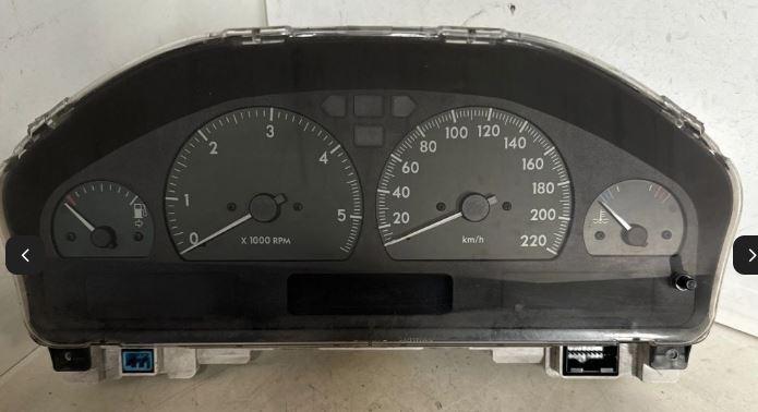 Land Rover Range Rover II P38 1995-2002 hatchback 2.5 dt diesel AT 100 kW 2000  Prístrojová doska YAC114300 0100530125133