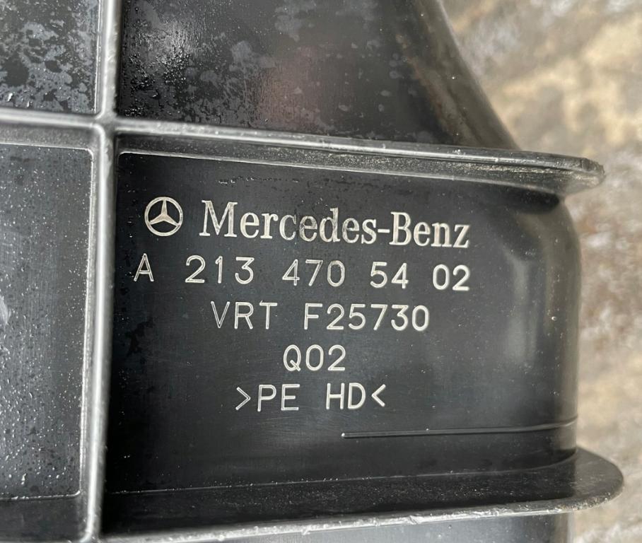 Mercedes E W213 2016- Nádrž AdBlue A2134705402