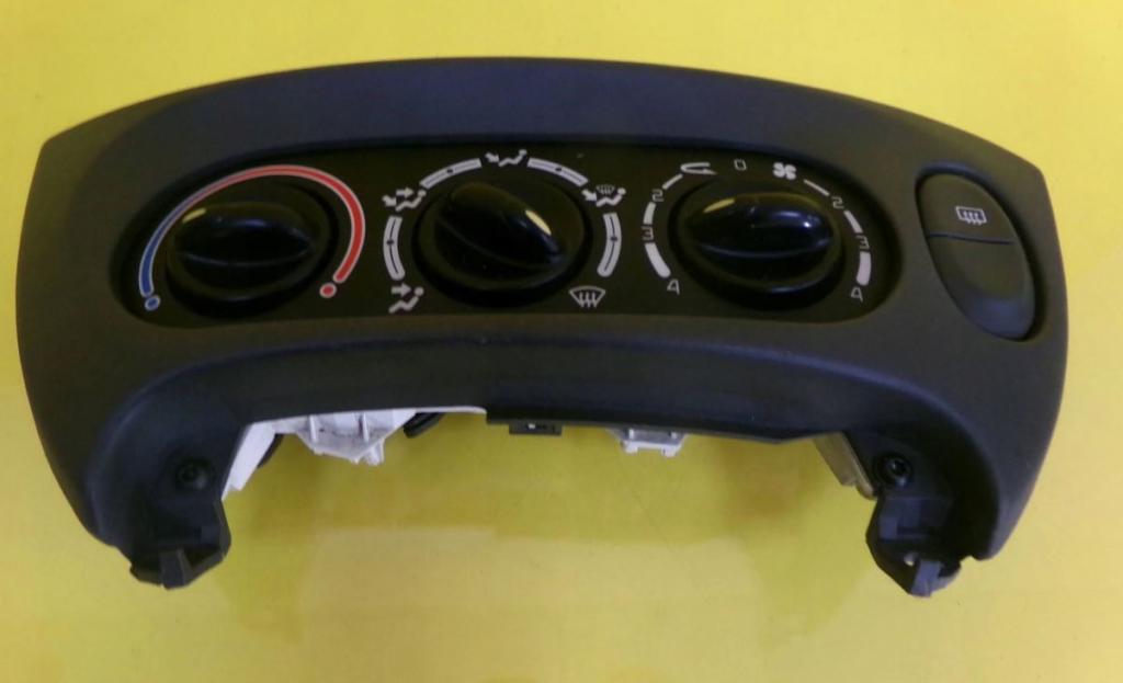 Renault Scenic I 1996-2003 hatchback 1.4 16v petrol MT 70 kW 2001  Panel kúrenia/klimatizácie 662367T NR863