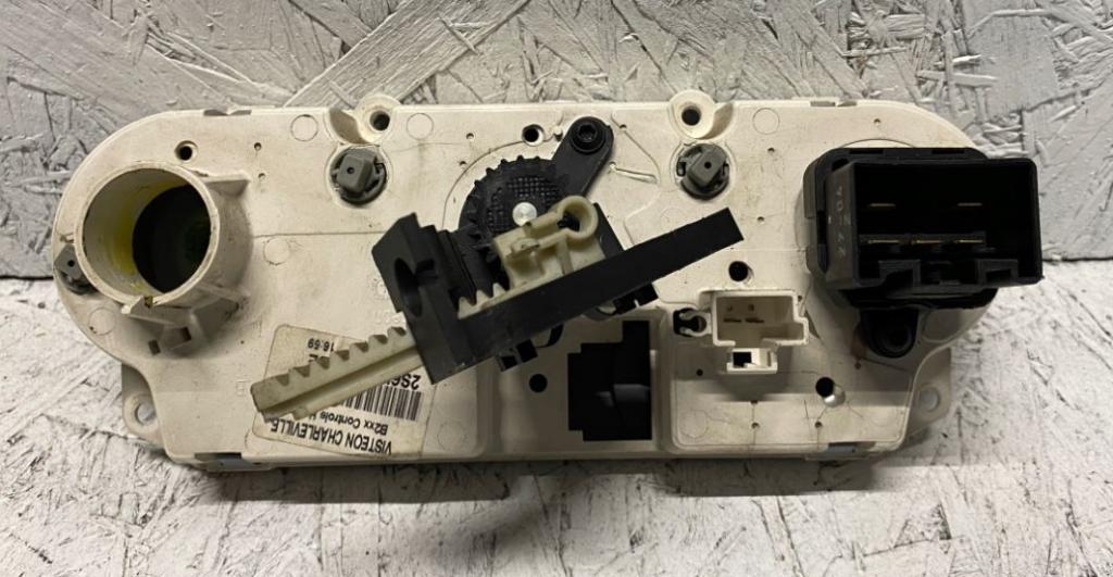 Ford Fusion hatchback 1.4 16v petrol MT 59 kW 2003  Panel kúrenia/klimatizácie 2S6H18549BE