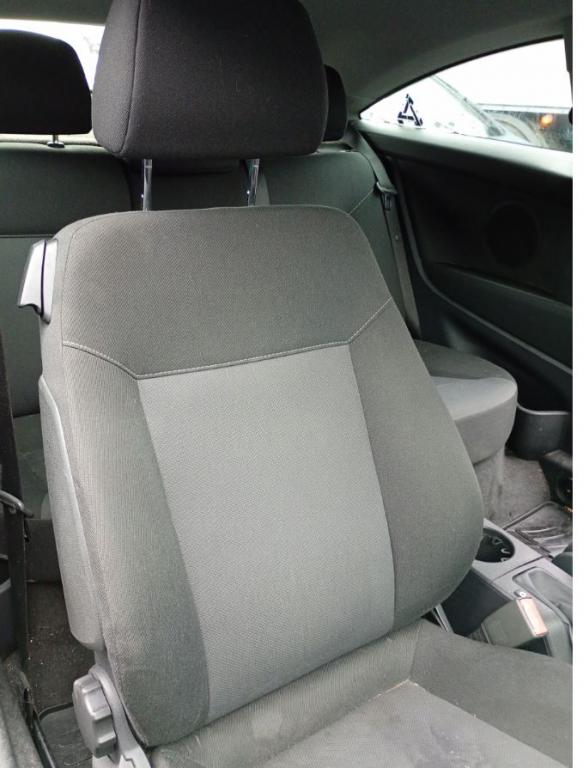 Opel Astra III GTC 2004-2014 hatchback 1.6 16v petrol MT 85 kW 2010  Sedadlo predné pravé