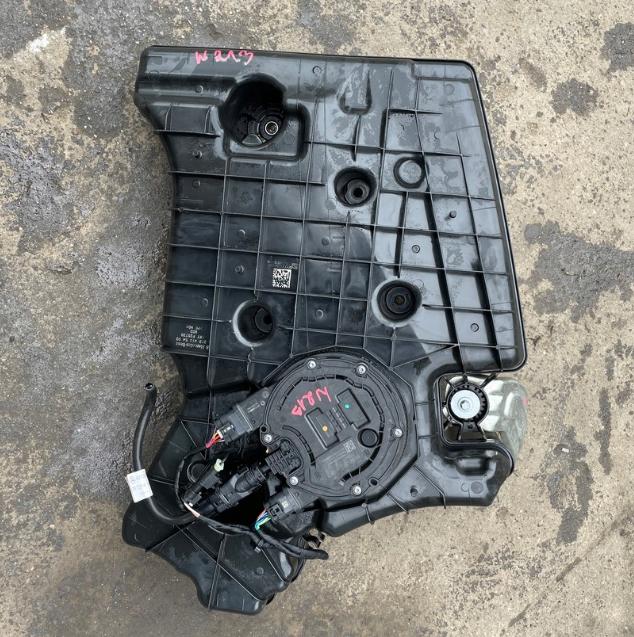 Mercedes E W213 2016- Nádrž AdBlue A2134705402