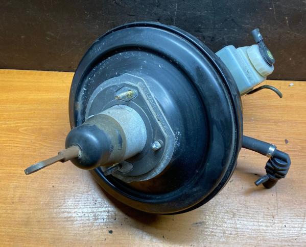 BMW 5 E39 1996-2003 combi 3.0 D diesel MT 135 kW 2000  Posilňovač bŕzd 1165055