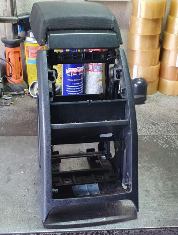 Skoda Octavia II 2004-2013 hatchback 1.9 TDI diesel MT 77 kW 2005  Lakťová opierka 1Z0864207