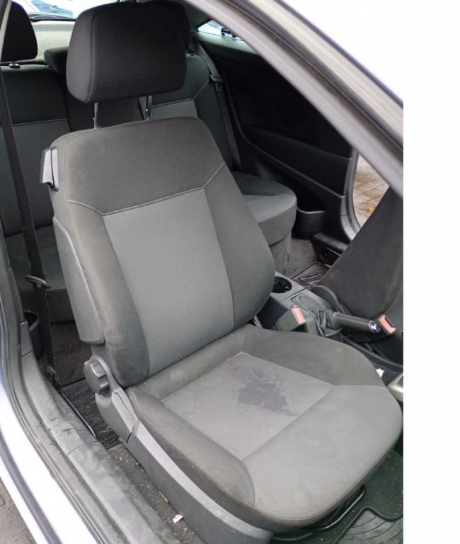 Opel Astra III GTC 2004-2014 hatchback 1.6 16v petrol MT 85 kW 2010  Sedadlo predné pravé
