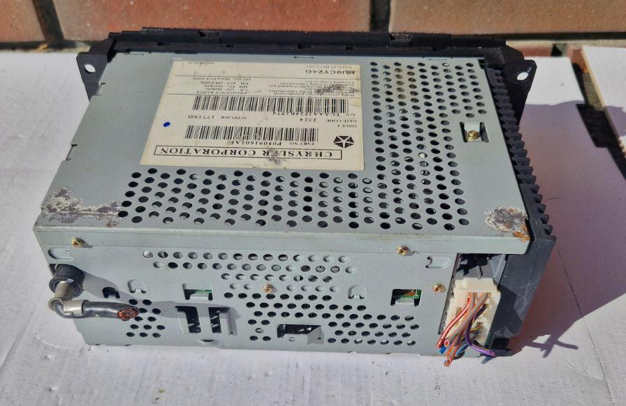 Chrysler Pt cruiser hatchback 2.0 16v petrol MT 104 kW 2001  Rádio P05091601AF