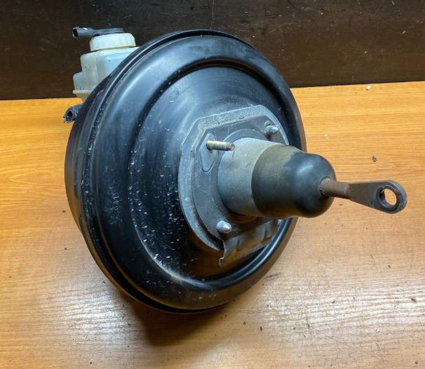 BMW 5 E39 1996-2003 combi 3.0 D diesel MT 135 kW 2000  Posilňovač bŕzd 1165055