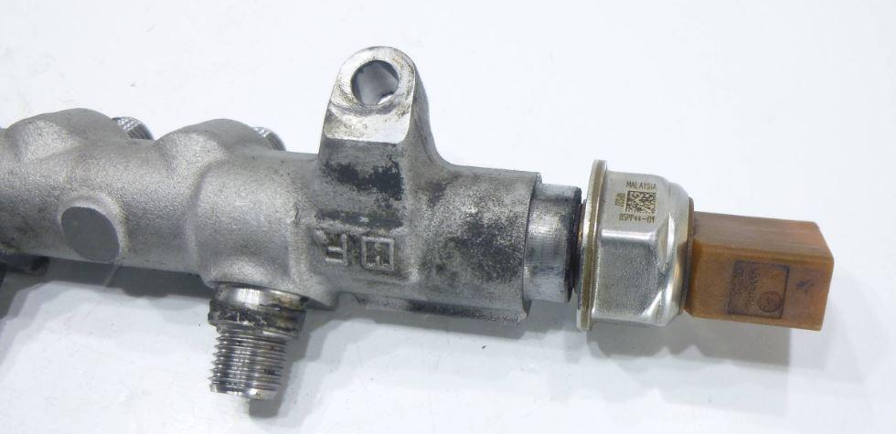 Volkswagen Passat B8 2014- combi 2.0 TDI diesel AT 110 kW 2015  Vstrekovacia lišta 04L130764C 03N906054 03N093A