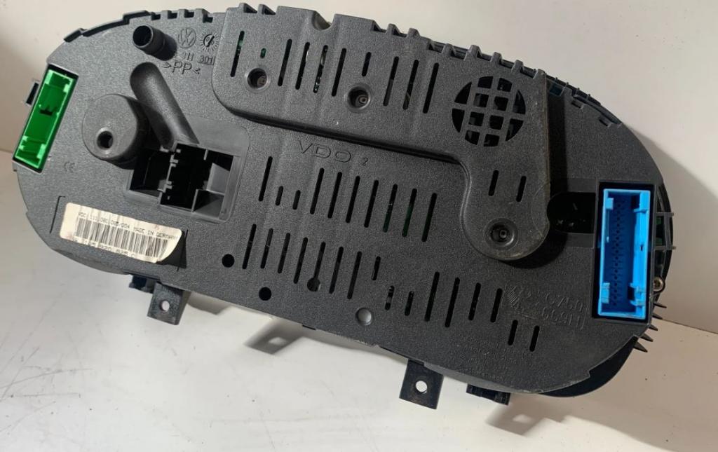 Volkswagen Golf IV 1997-2003 hatchback 1.9 TDI diesel MT 81 kW 1999  Prístrojová doska 1J5920825C 110080085004