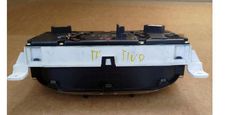 Nissan Almera tino hatchback 1.8 16v petrol MT 84 kW 2002  Prístrojová doska BU006