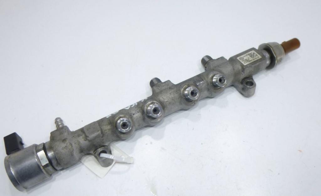 Volkswagen Passat B8 2014- combi 2.0 TDI diesel AT 110 kW 2015  Vstrekovacia lišta 04L130764C 03N906054 03N093A