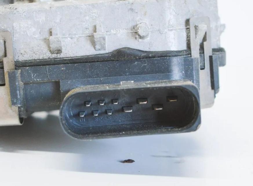 Audi A8 D3 2002-2009 sedan 3.0 TDI diesel 162 kW 2002  Motorček stieračov predný 4E2955119C 0390241861