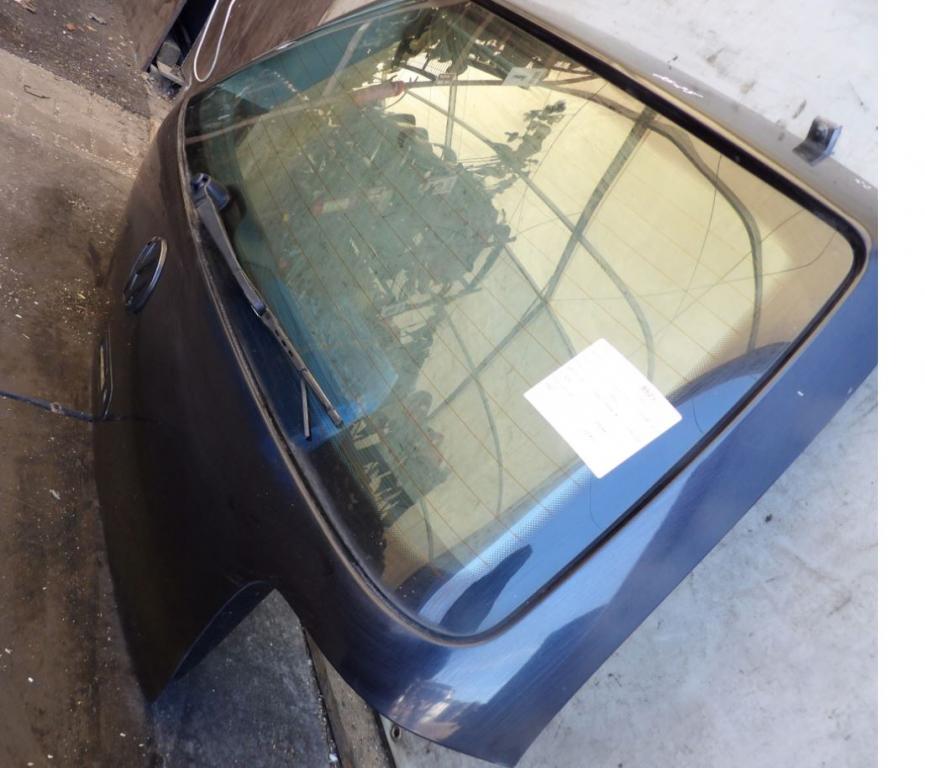 Volkswagen Golf IV 1997-2003 1.4 16v petrol AXP MT 55 kW 2001  Kapota zadná (kufor) 3 dverova