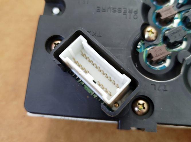 Nissan Almera tino hatchback 1.8 16v petrol MT 84 kW 2002  Prístrojová doska BU006