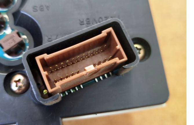 Nissan Almera tino hatchback 1.8 16v petrol MT 84 kW 2002  Prístrojová doska BU006