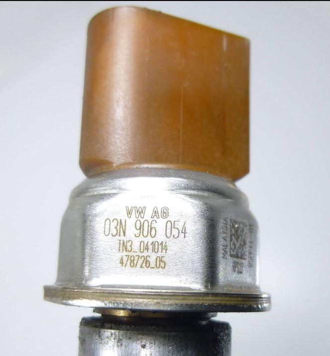 Volkswagen Passat B8 2014- combi 2.0 TDI diesel AT 110 kW 2015  Vstrekovacia lišta 04L130764C 03N906054 03N093A