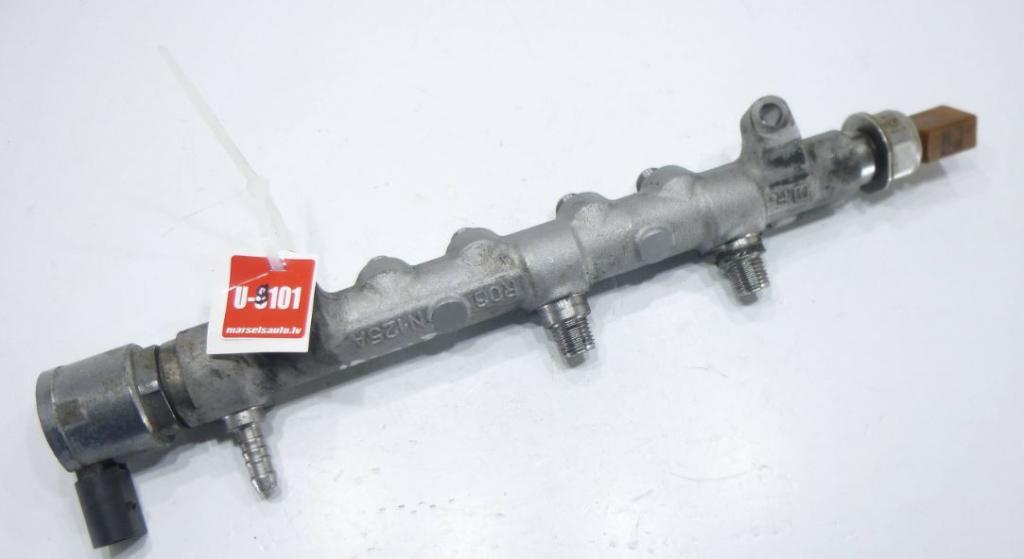 Volkswagen Passat B8 2014- combi 2.0 TDI diesel AT 110 kW 2015  Vstrekovacia lišta 04L130764C 03N906054 03N093A