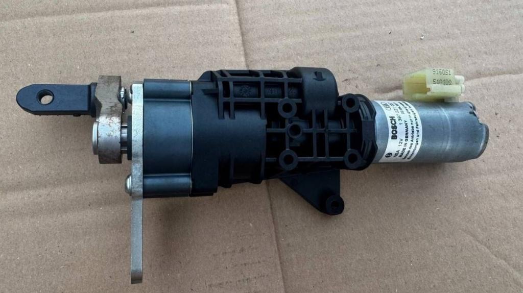 Audi A6 C7 2011-2018 COMBI 2.0 TDI diesel MT 130 kW 2011  Aktuátor natáčania zadnej nápravy 4G9827852E