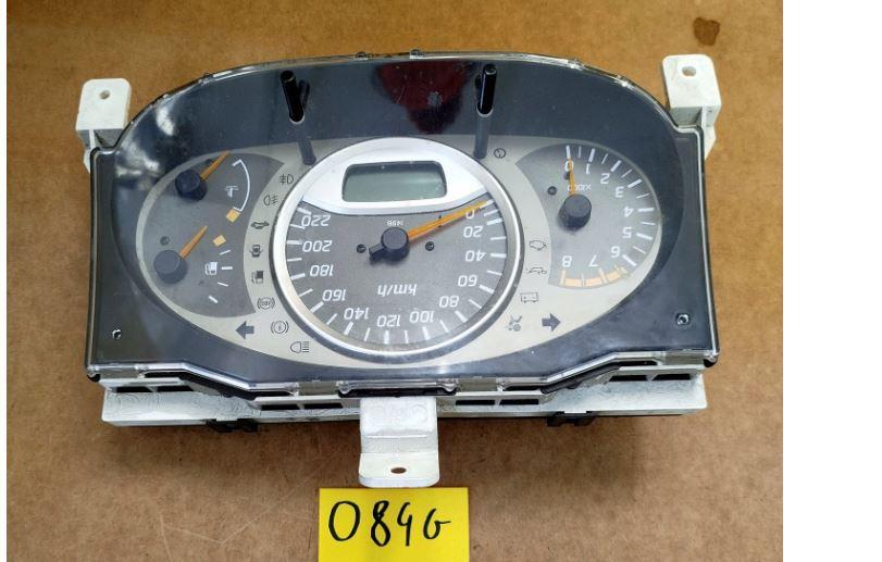 Nissan Almera tino hatchback 1.8 16v petrol MT 84 kW 2002  Prístrojová doska BU006