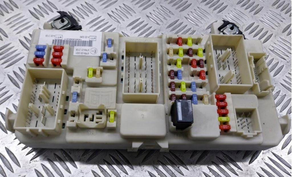 Ford C-Max I 2003-2010 hatchback 1.6 TDCI diesel MT 80 kW 2005  Poistková skrinka 7M5T-14A073-CC